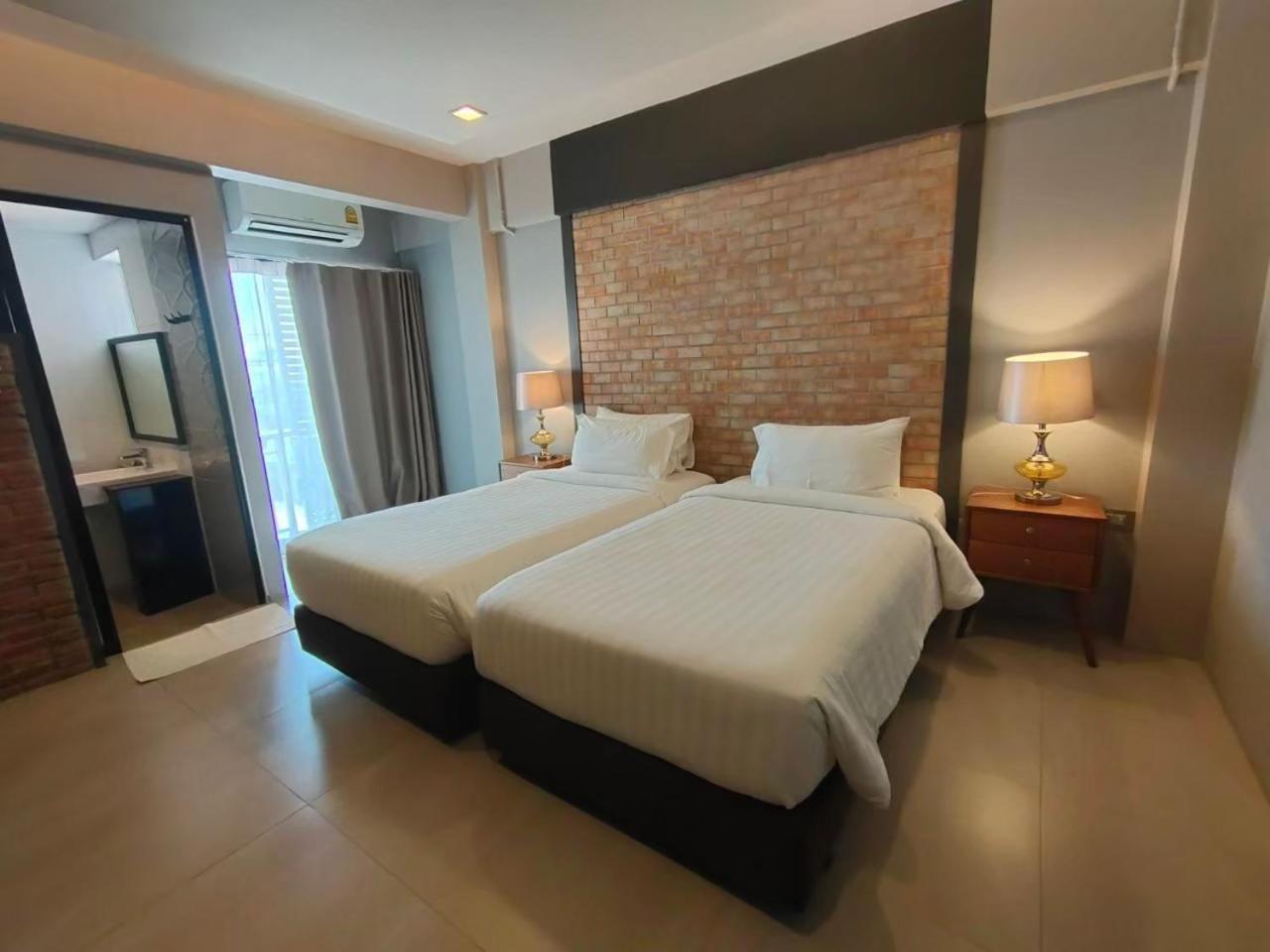 Qoo Hotel Buriram Exterior foto