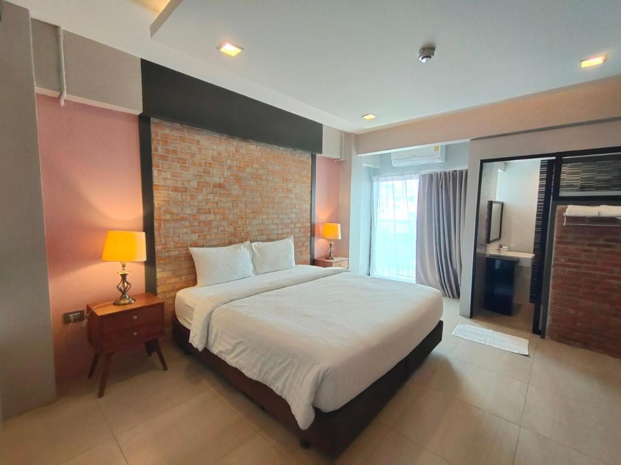 Qoo Hotel Buriram Exterior foto